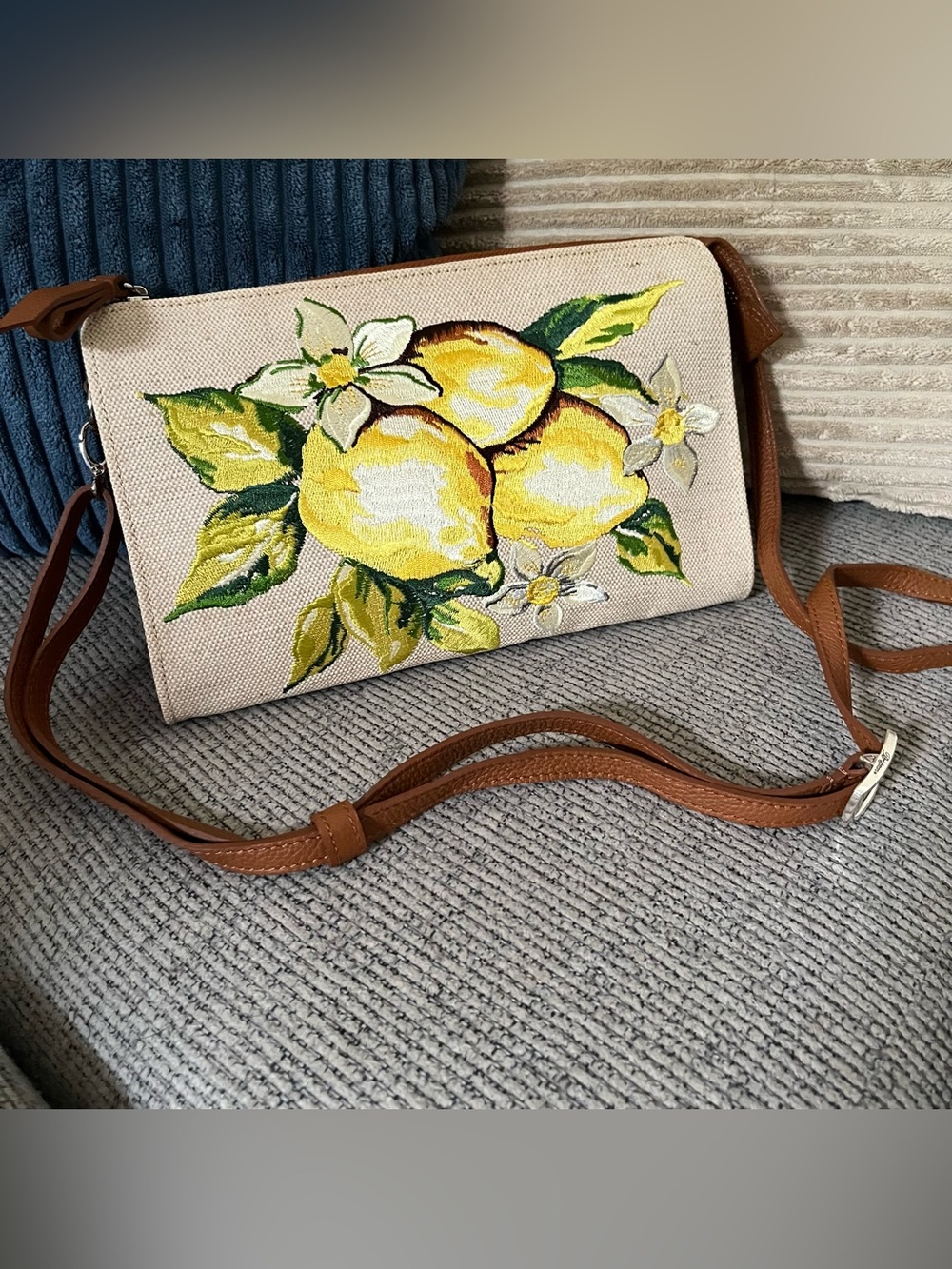 NWOT Brighton Bella Limone handbag Crossbody clutch lemon, embroidered versatile